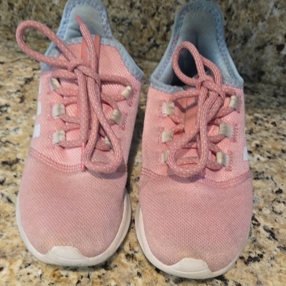 ADIDAS PINK US SIZE 4 GIRLS CLOUDFOAM - Picture 1 of 5